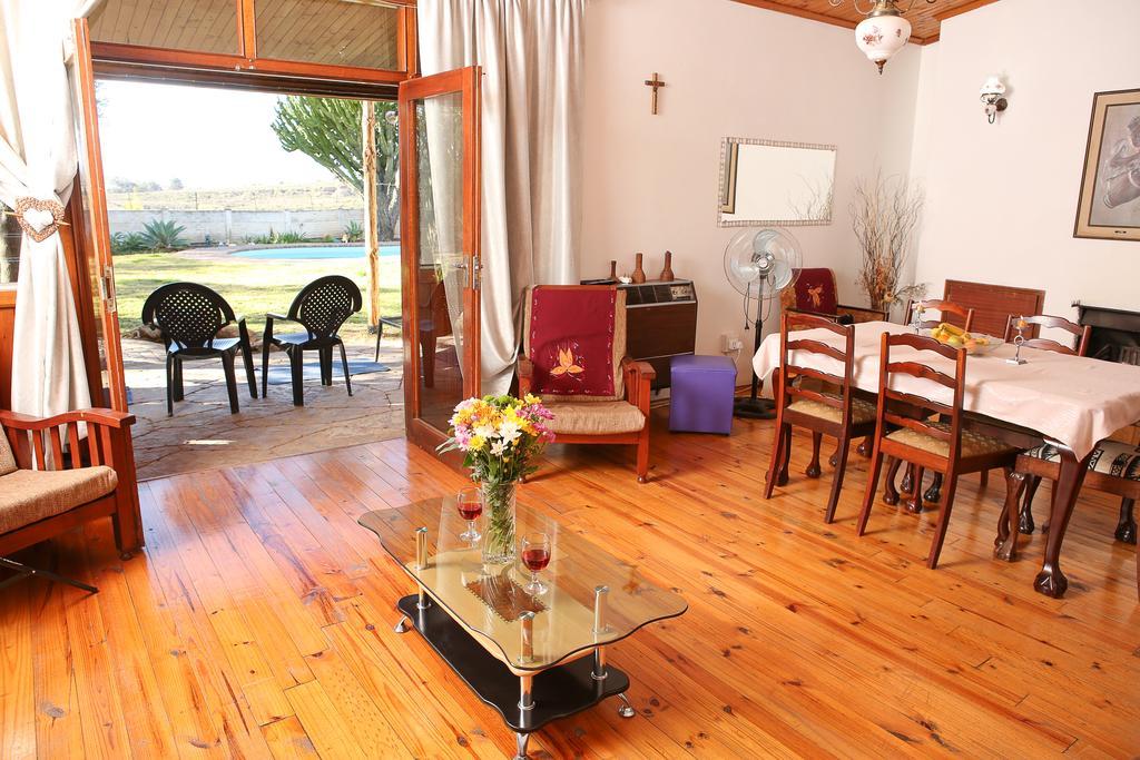 Oudtshoorn Homestay Accommodation Exterior photo